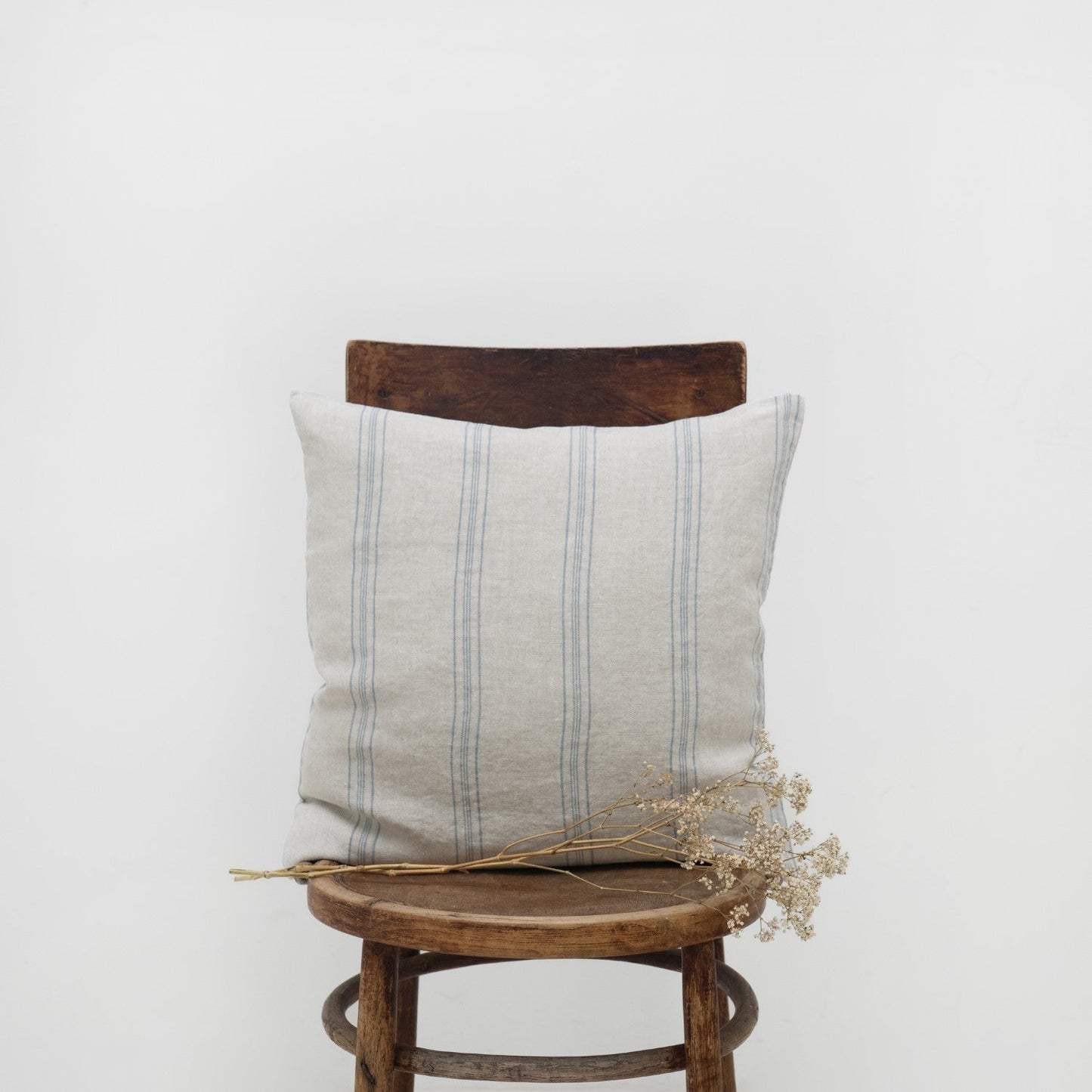 Grey Blue Wide Stripe Rustic lino pagalvėlės užvalkalas — naturalusdrabuziai.lt