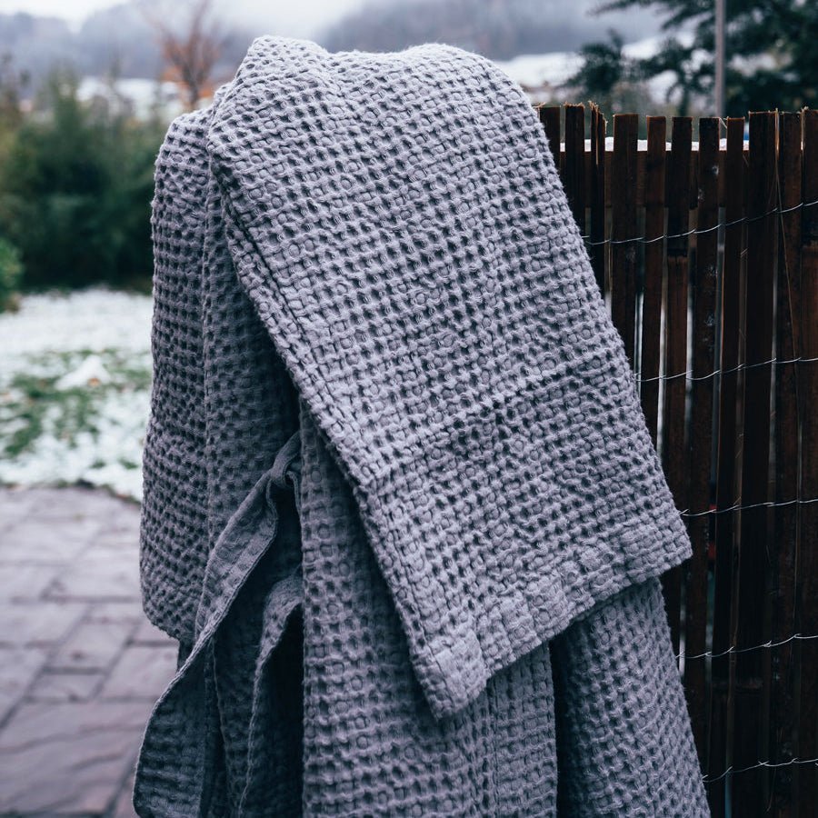 Light Grey lino & medvilnės Honeycomb Waffle chalatas — naturalusdrabuziai.lt
