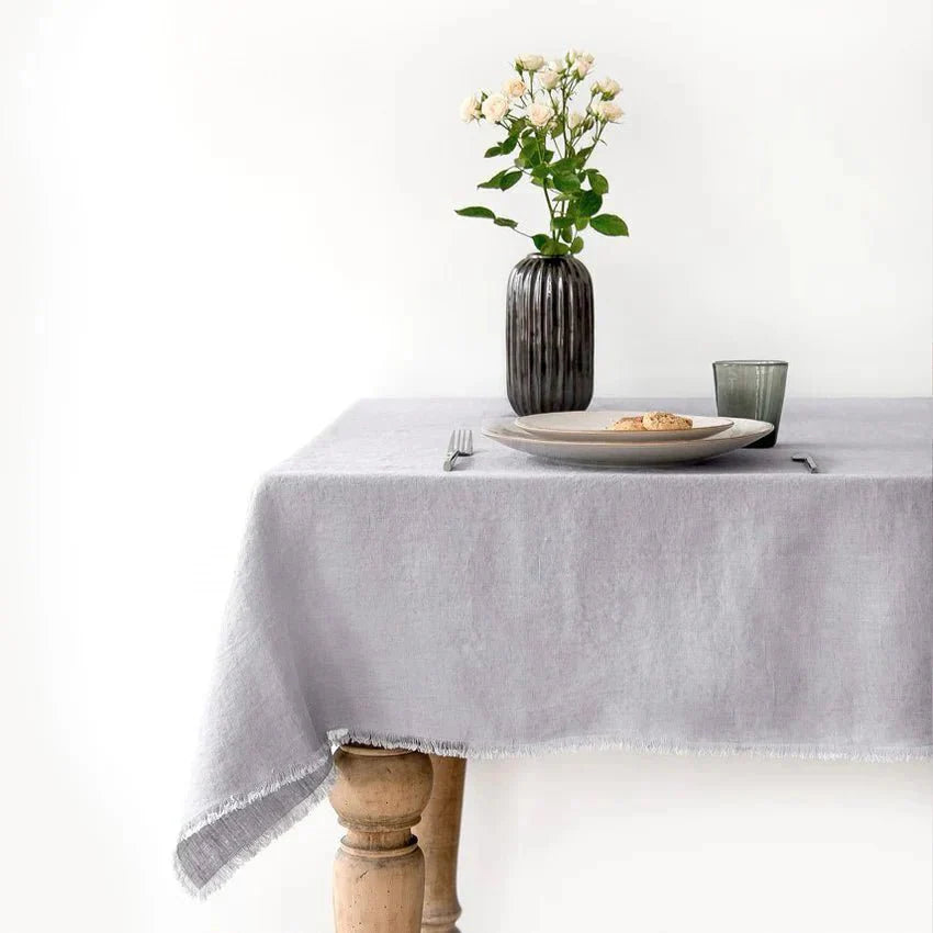 Light Grey lino staltiesė su kutais — naturalusdrabuziai.lt