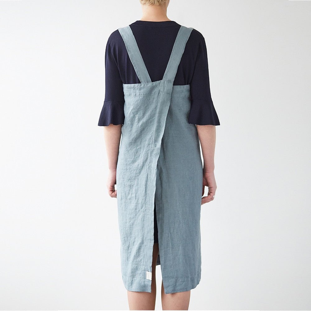 lino Tales Blue Fog lino Pinafore prijuostė — naturalusdrabuziai.lt