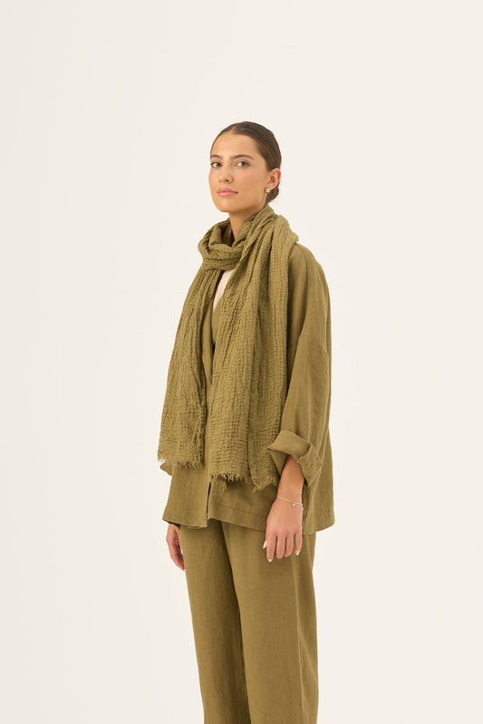 Olive Khaki lino Dandelion šalikas — naturalusdrabuziai.lt