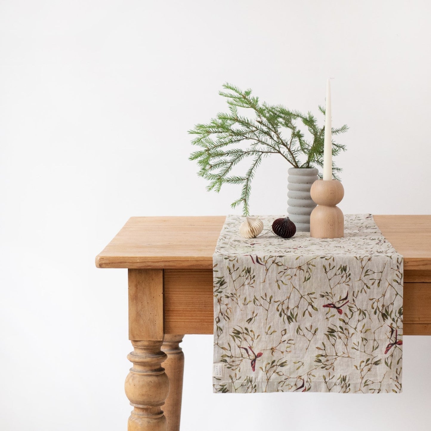 Mistletoe on Natural lino stalo takelis — naturalusdrabuziai.lt