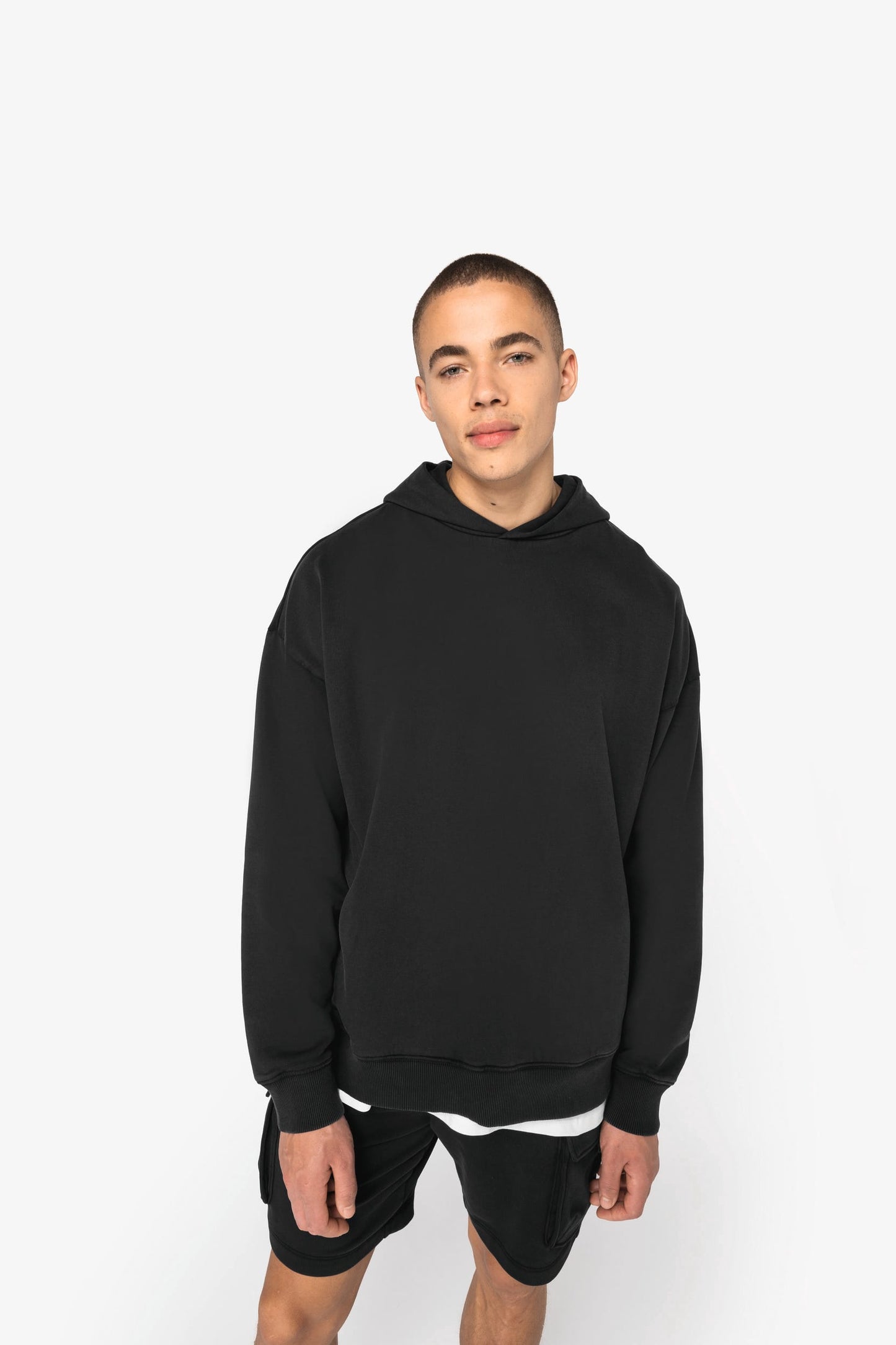 Unisex ekologiškos medvilnės oversized džemperis su gobtuvu — naturalusdrabuziai.lt