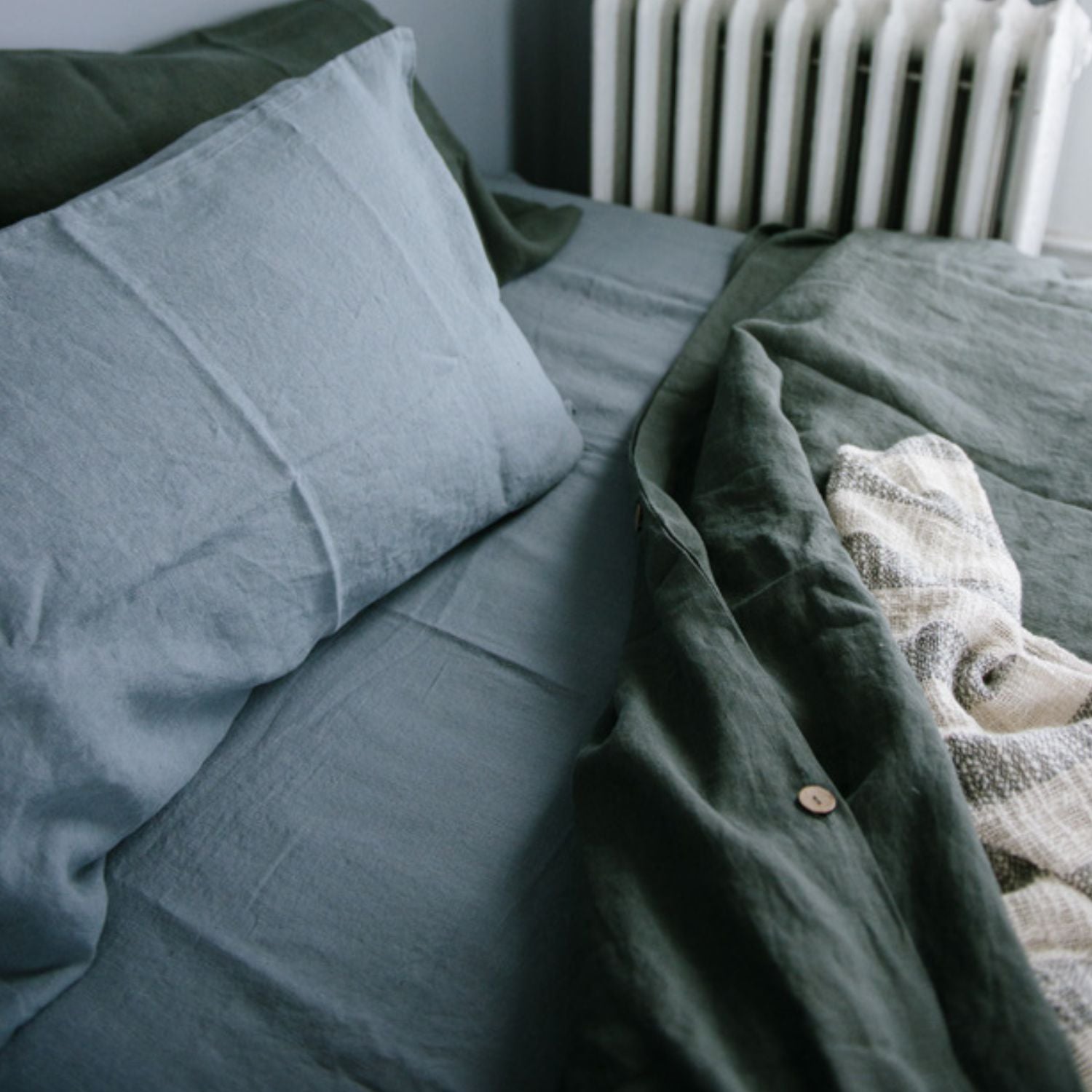 Blue Fog lino pagalvės užvalkalas — naturalusdrabuziai.lt