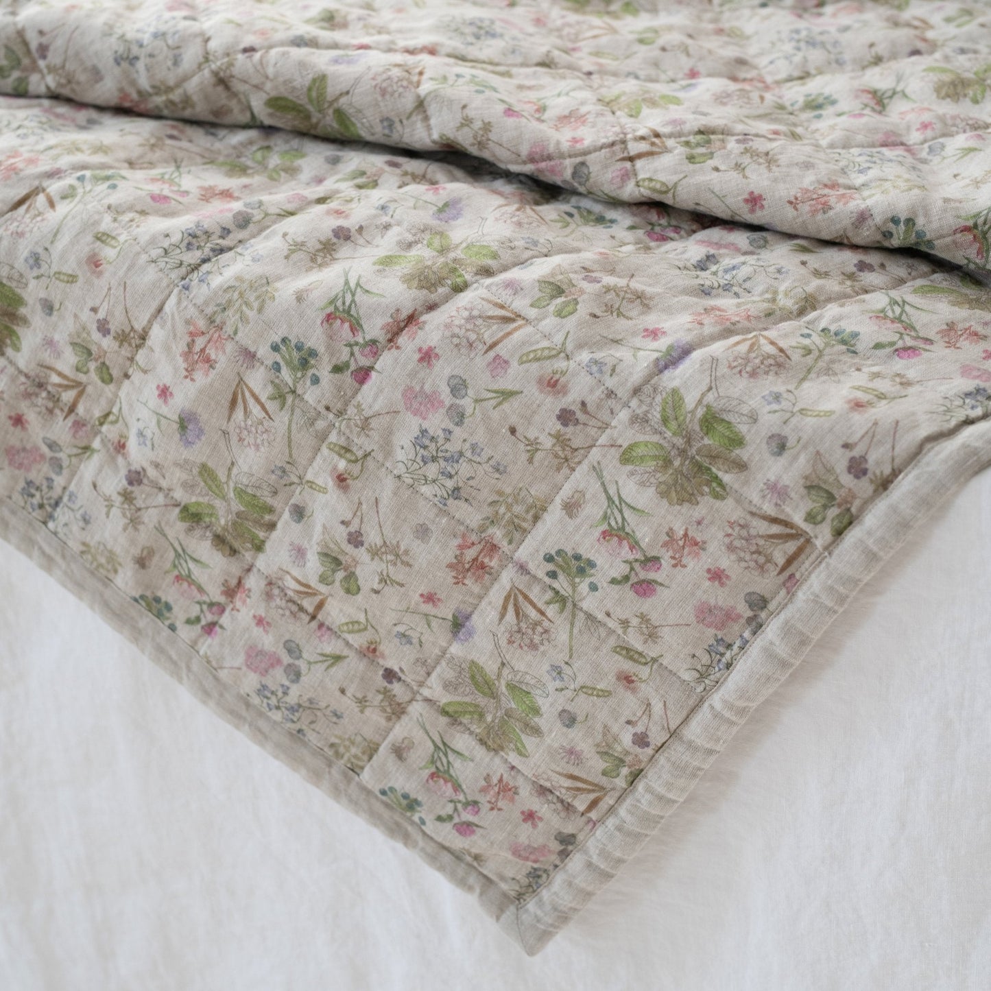 Botani & Melange lino Quilted antklodė — naturalusdrabuziai.lt