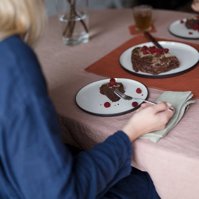 Cafe Creme lino staltiesė — naturalusdrabuziai.lt
