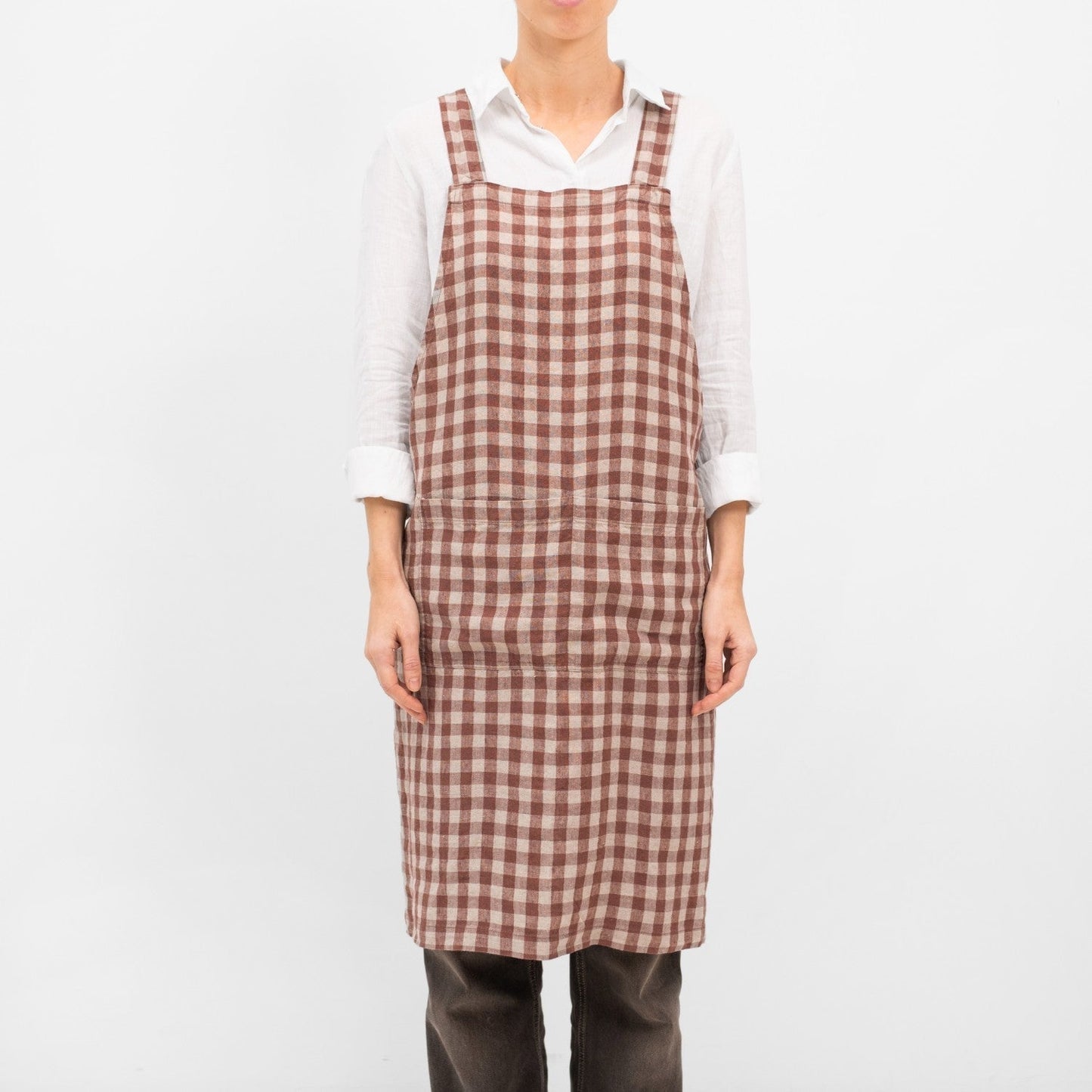 Chocolate Gingham lino kryžminio tipo prijuostė — naturalusdrabuziai.lt