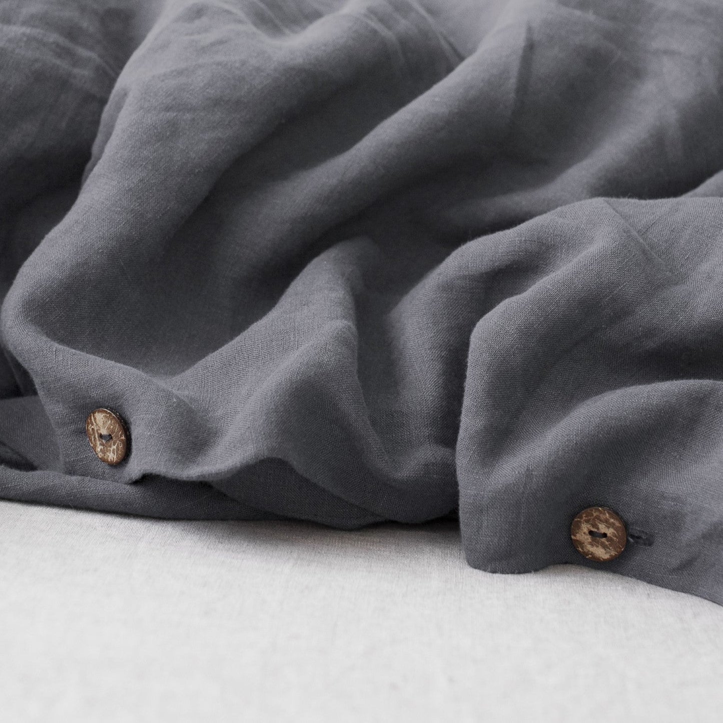 Dark Grey lino antklodės užvalkalas — naturalusdrabuziai.lt