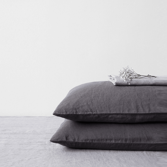 Dark Grey lino pagalvės užvalkalas — naturalusdrabuziai.lt