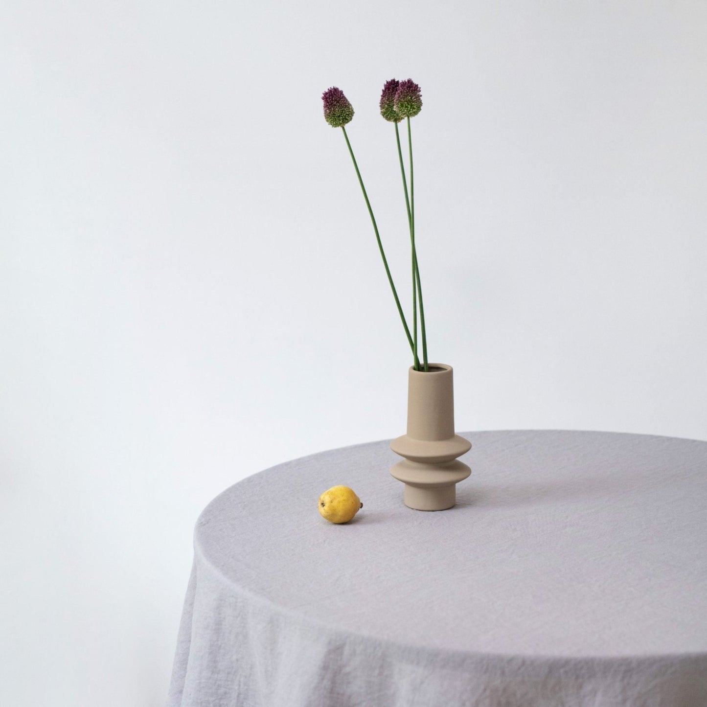 Light Grey Lightweight lino Round staltiesė — naturalusdrabuziai.lt
