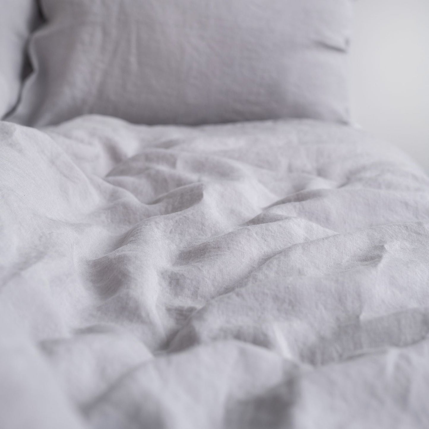 Light Grey lino antklodės užvalkalas rinkinys — naturalusdrabuziai.lt