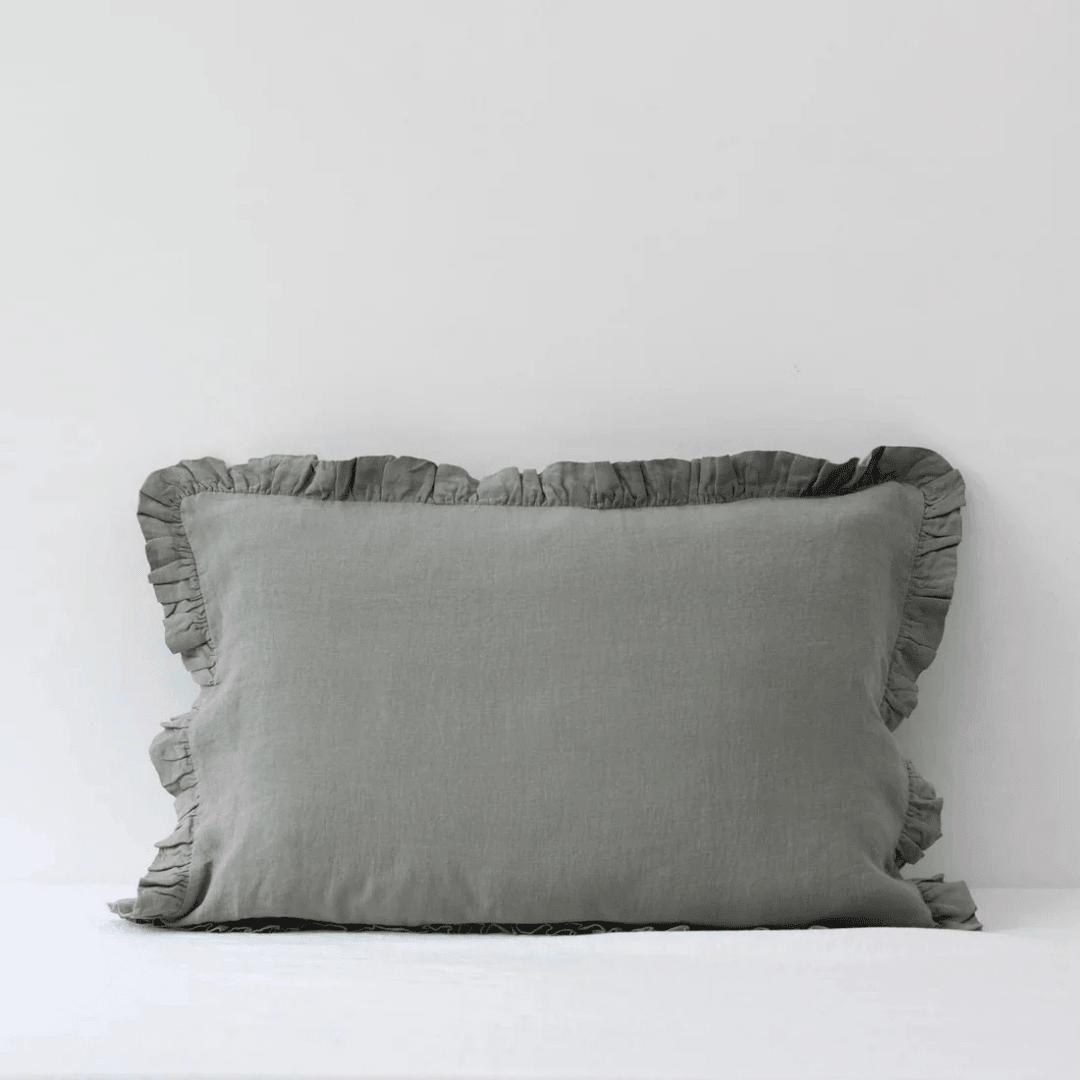 LIMITED EDITION Khaki lino pagalvės užvalkalas su klostelėmis — naturalusdrabuziai.lt