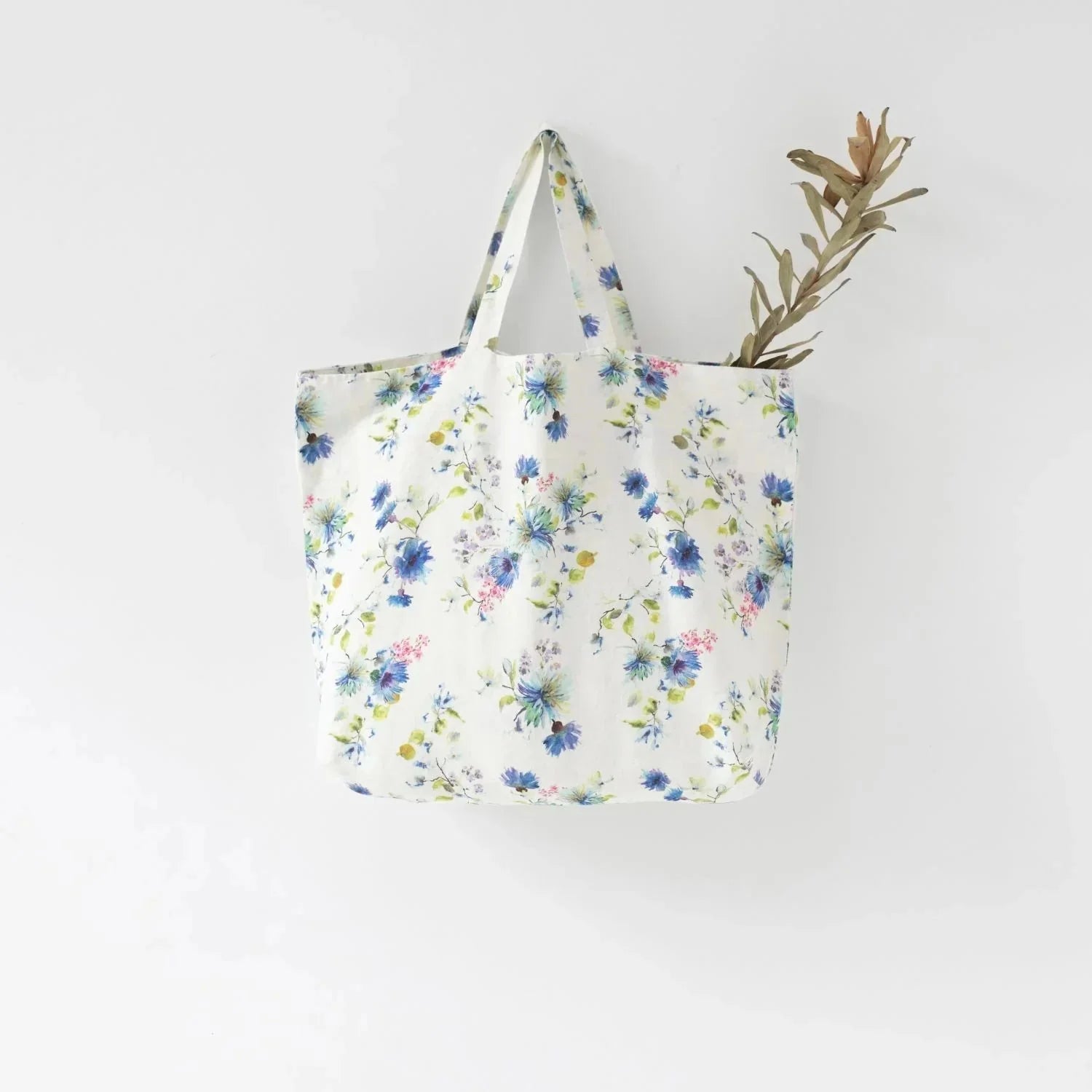 LIMITED EDITION White Flowers lino didelis krepšys — naturalusdrabuziai.lt