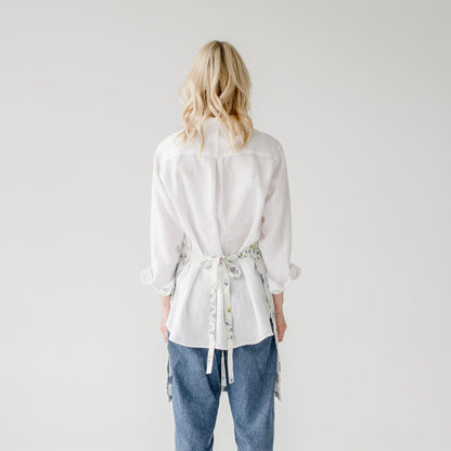 LIMITED EDITION White Flowers lino kasdienė prijuostė — naturalusdrabuziai.lt
