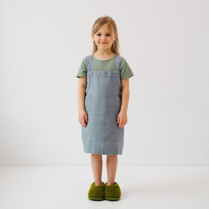 Vaikų Blue Fog lino Pinafore prijuostė — naturalusdrabuziai.lt