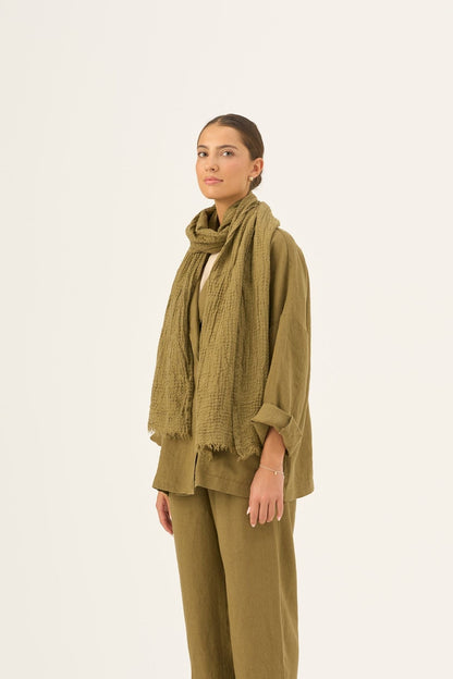Olive Khaki lino Dandelion šalikas — naturalusdrabuziai.lt