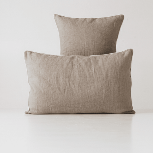 Natural lino pagalvės užvalkalas with White Piping rinkinys 2 vnt. — naturalusdrabuziai.lt