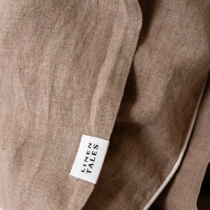 Natural lino pagalvės užvalkalas with White Piping rinkinys 2 vnt. — naturalusdrabuziai.lt