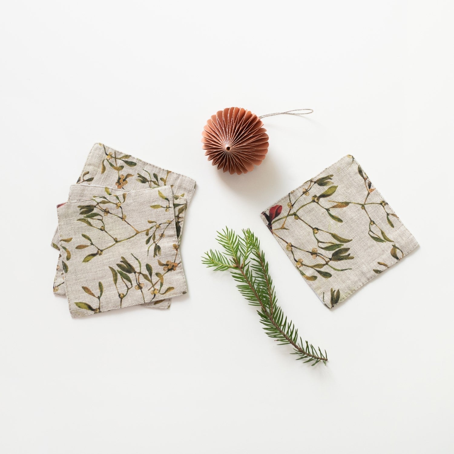 Mistletoe on Natural lino padėkliukų rinkinys 4 vnt. — naturalusdrabuziai.lt
