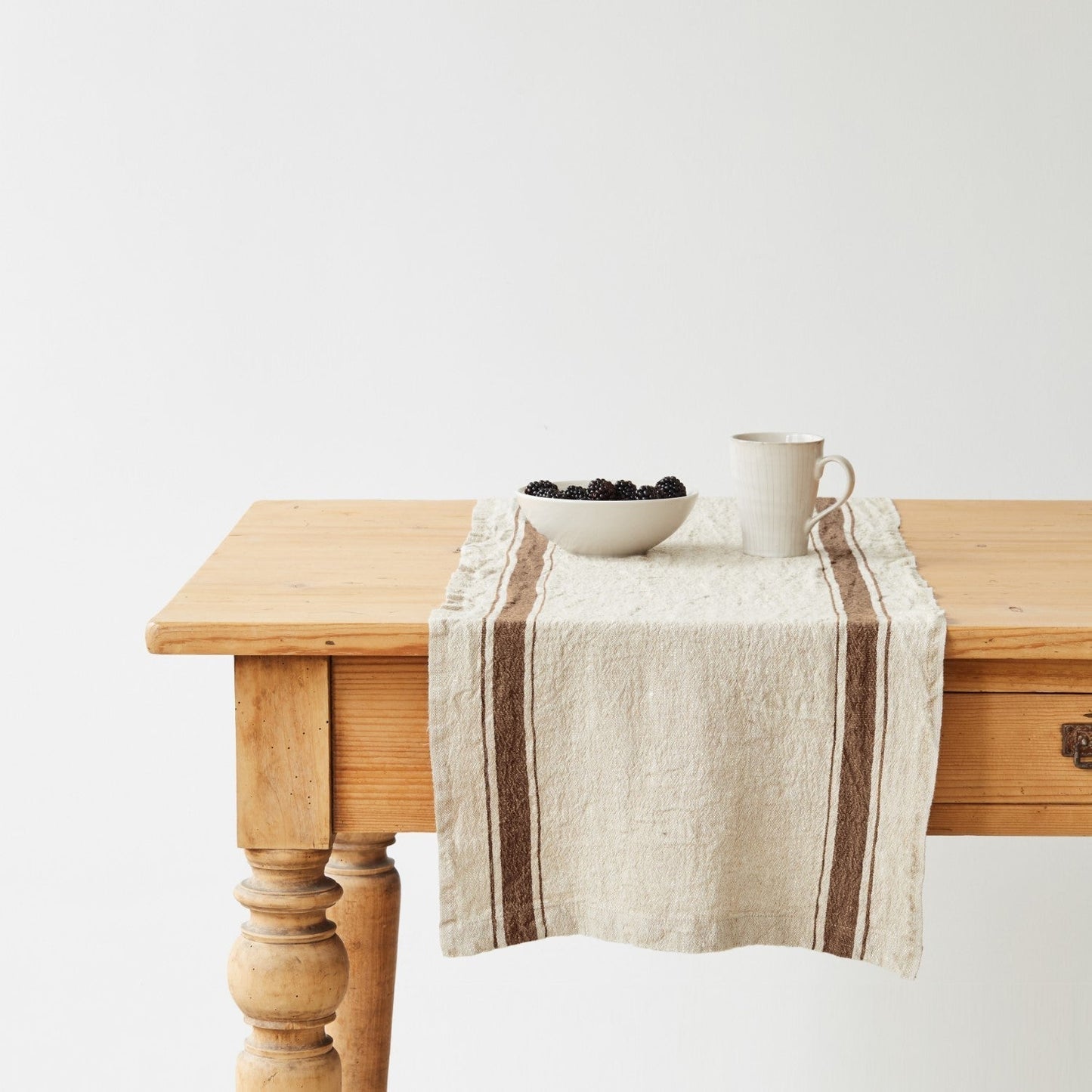 Mocca Stripe Vintage lino stalo takelis — naturalusdrabuziai.lt