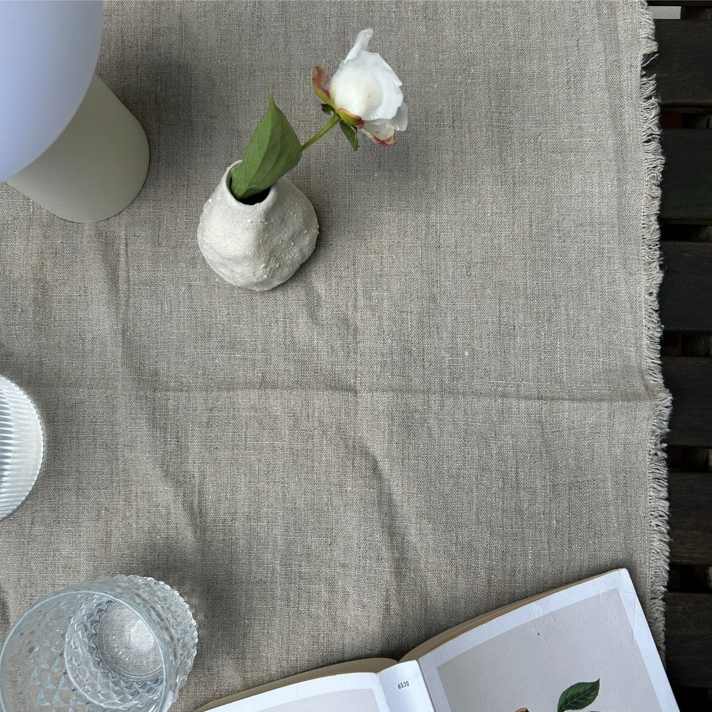 Natural lino stalo takelis su kutais — naturalusdrabuziai.lt