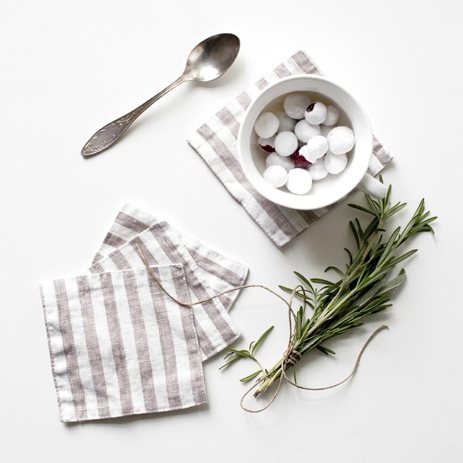 Natural White Stripes lino padėkliukų rinkinys 4 vnt. — naturalusdrabuziai.lt