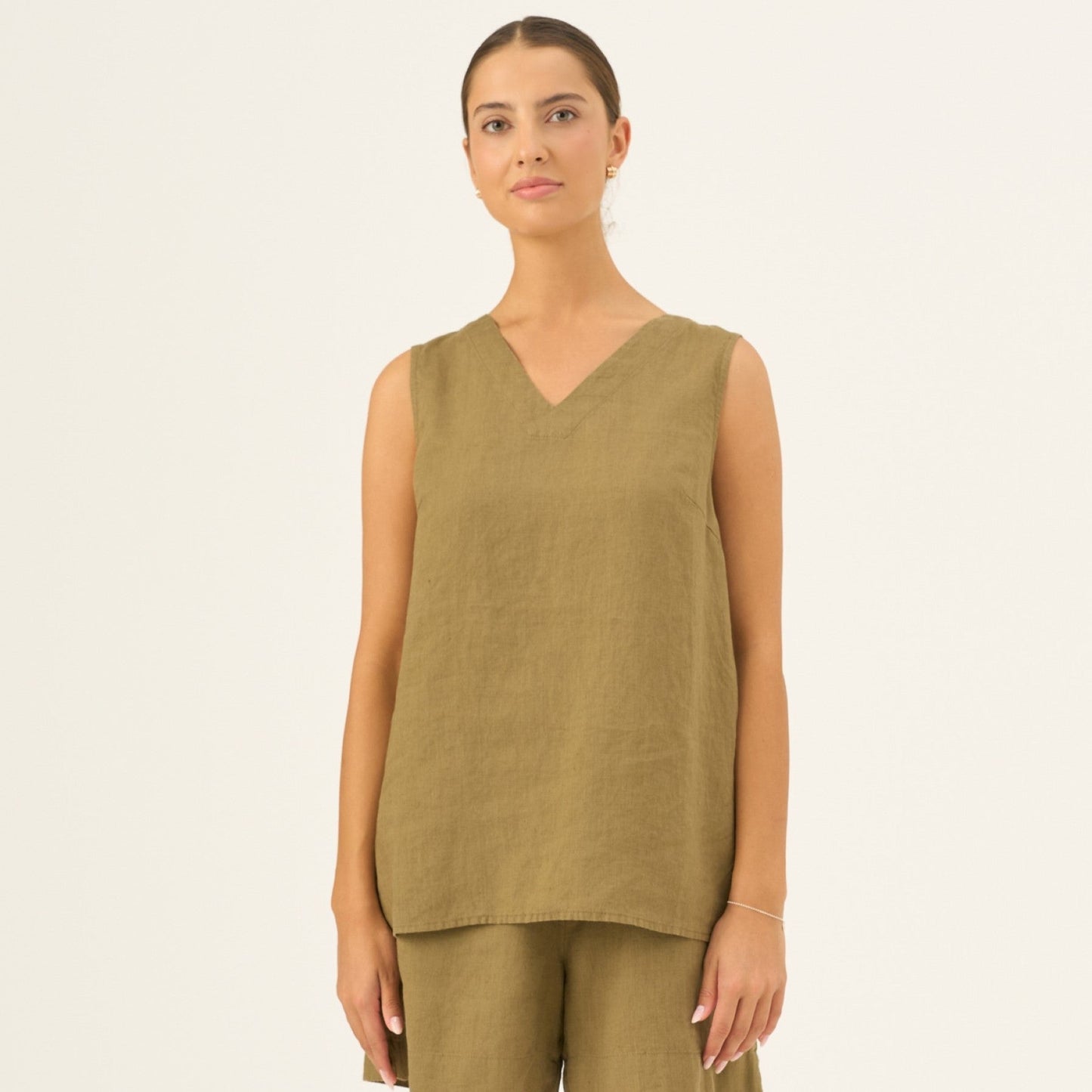 Olive Khaki lino Daffodil viršus — naturalusdrabuziai.lt