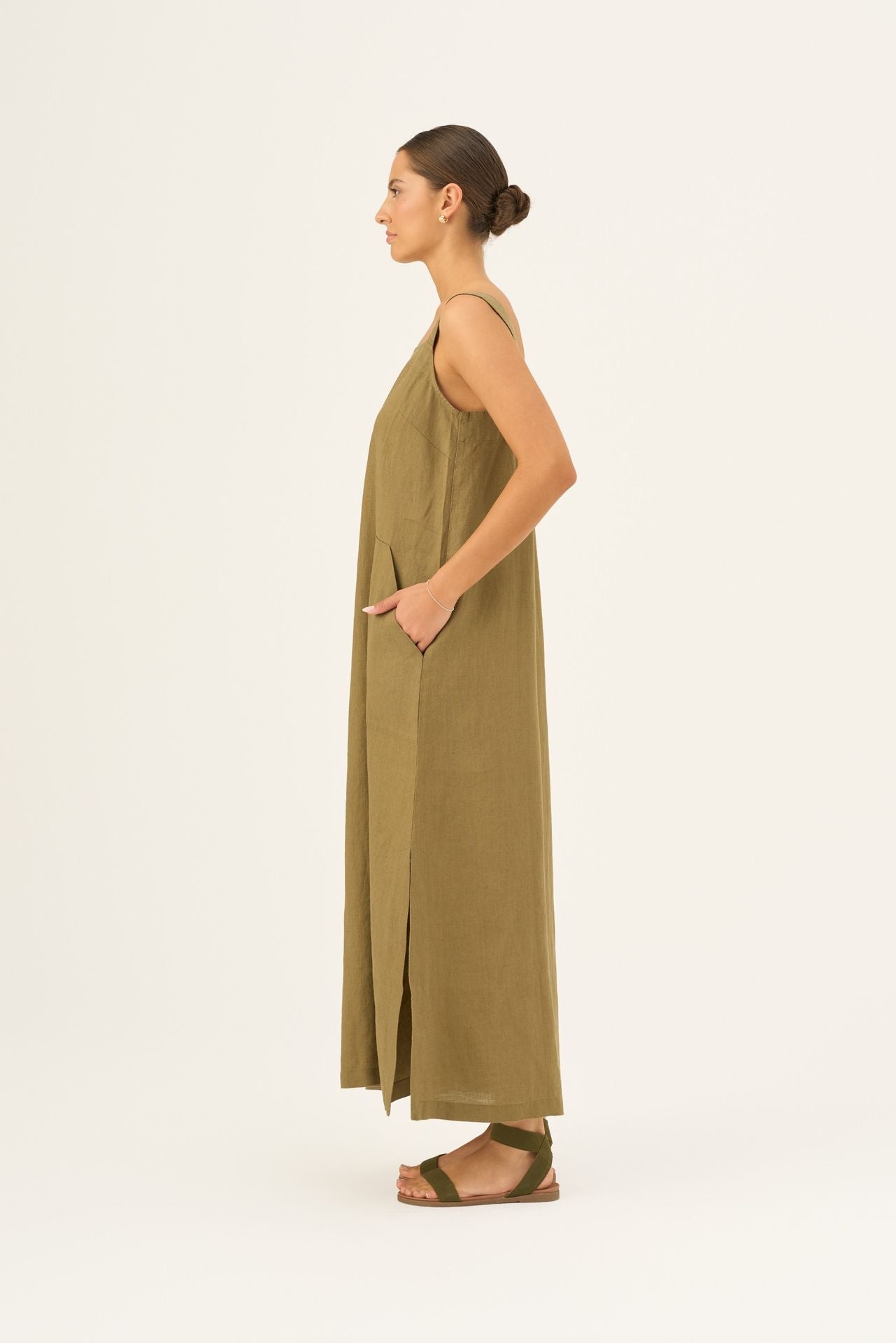 Olive Khaki lino Fugue suknelė — naturalusdrabuziai.lt