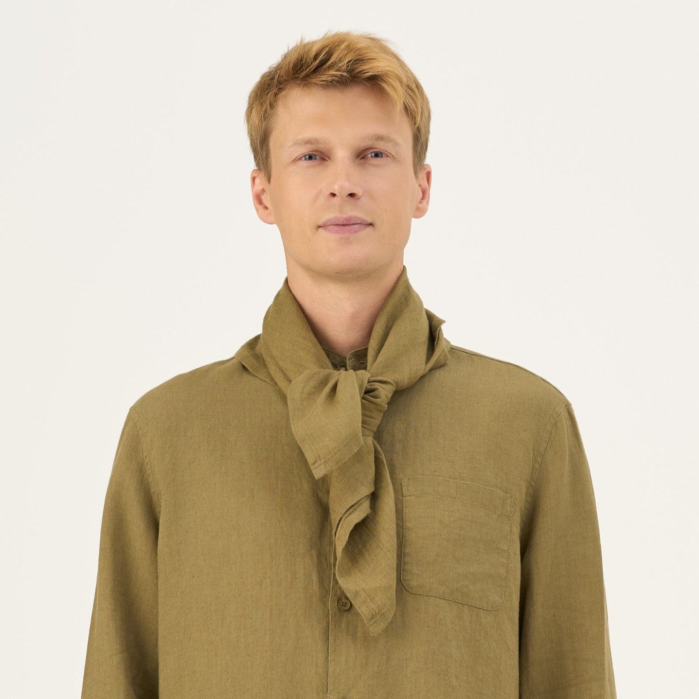 Olive Khaki lino Mallow šalikas — naturalusdrabuziai.lt