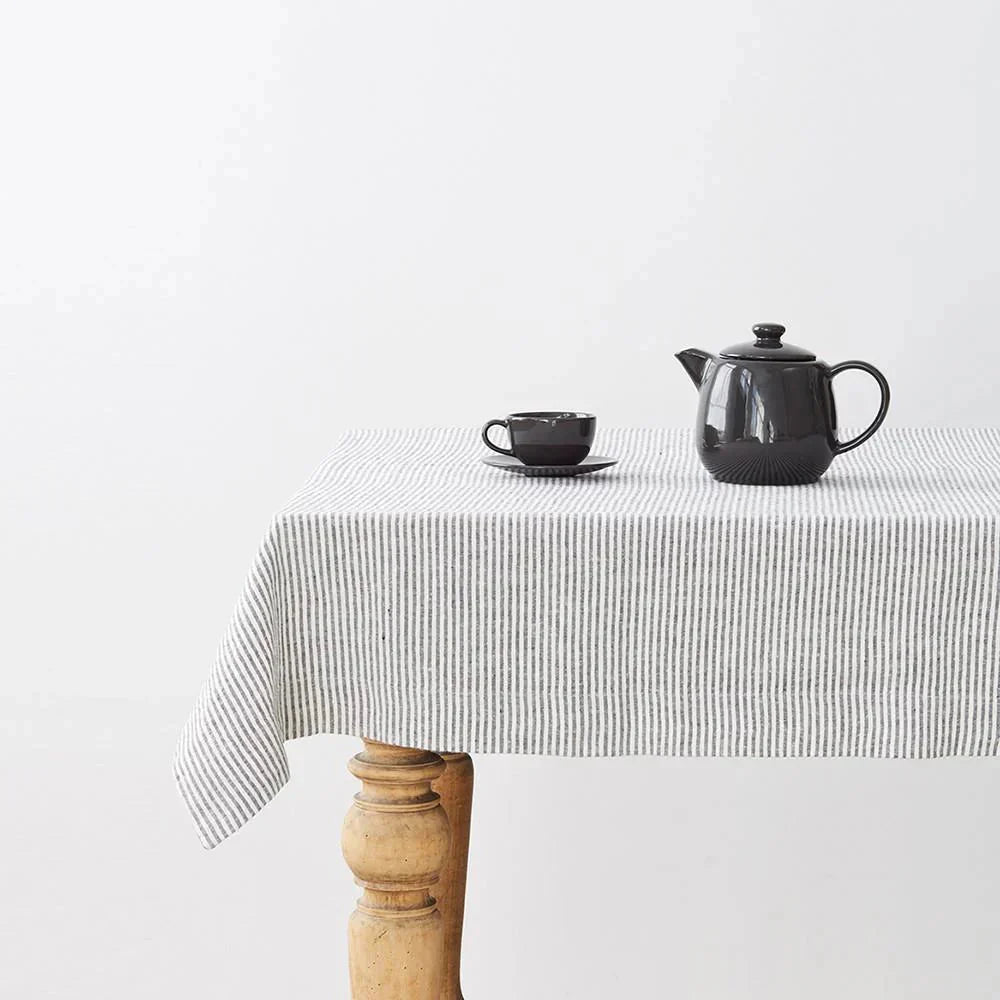 Thin Black Stripes lino staltiesė — naturalusdrabuziai.lt