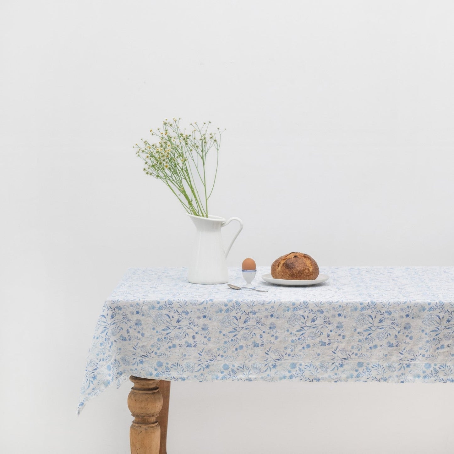 White Botanical Blue lino staltiesė — naturalusdrabuziai.lt