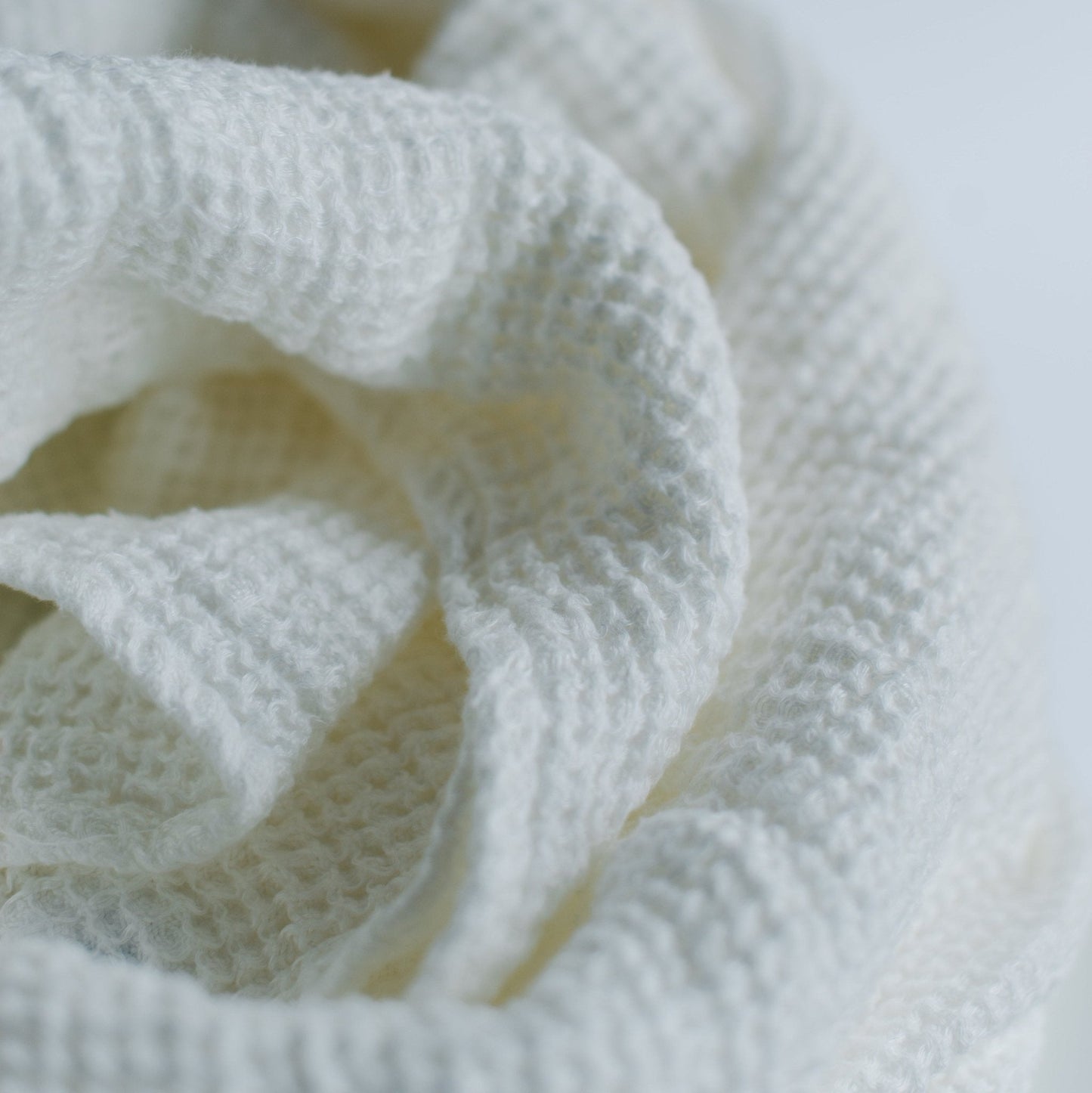 White lino Fine Waffle rankšluostis — naturalusdrabuziai.lt