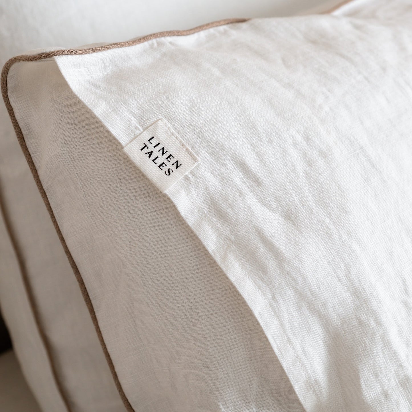 White lino pagalvės užvalkalas with Natural Piping rinkinys 2 vnt. — naturalusdrabuziai.lt