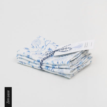 Zero Waste White Botanical Blue lino servetėlių rinkinys 4 vnt. — naturalusdrabuziai.lt